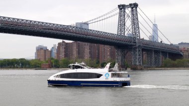 Williamsburg Köprüsü 'nün Manhattan tarafında, New York, New York, ABD - 25 Mayıs 2020