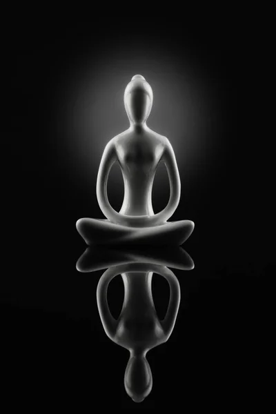 Fond de yoga et méditation sur fond sombre — Photo