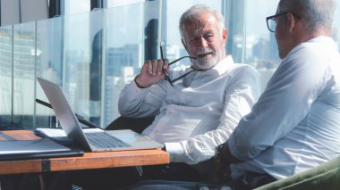 Kakasyalı iş adamının iş geçmişi