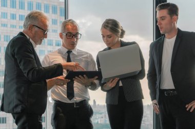 İcra kurulu üyelerinin iş geçmişi