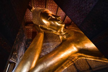 Wat pho bangkok thailan 'daki ünlü altın uzanan Buda heykeli