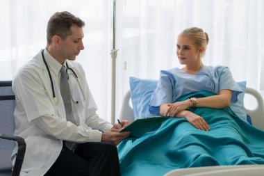 Hastalığı açıklayan fiziksel doktorun sağlık geçmişi