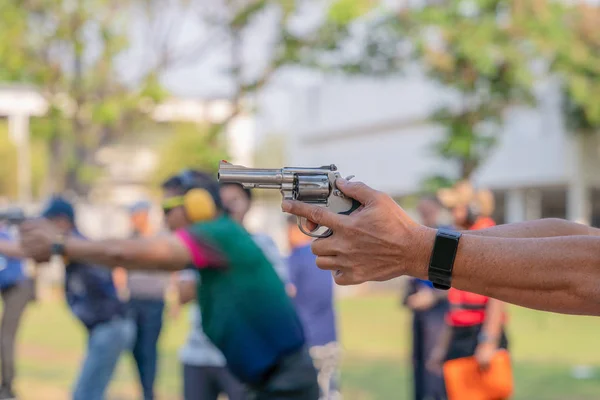 Рука Людини Тримає Вогнепальну Ручну Зброю Змаганнях Стрільби Пістолета — стокове фото
