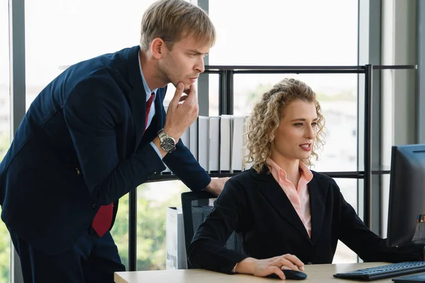 Pessoas Negócios Que Têm Conversa Negócios Trabalho Escritório — Fotografia de Stock