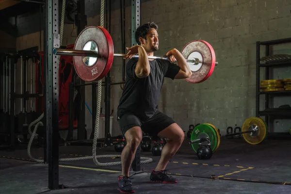 Ásia Forte Atlético Homem Ter Treino Musculação Com Barbells Peso — Fotografia de Stock