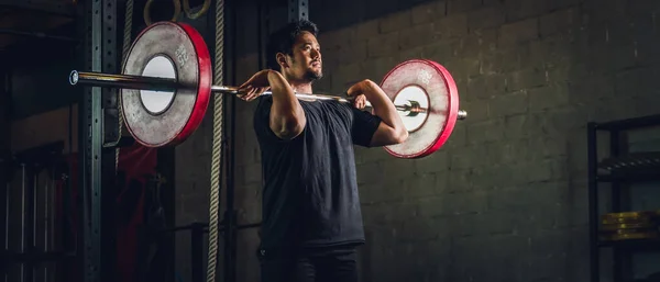 Asiatischer Starker Athletischer Mann Mit Workout Und Bodybuilding Mit Langhanteln — Stockfoto