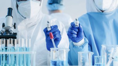 Coronavirus covid-19 aşısı aşı geliştirme laboratuvarındaki farmasötik biyoloji araştırmacısı Coronavirus covid-19 aşı geliştirme programı, seçici odaklı