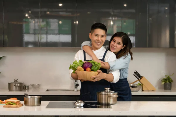 Joven Asiático Pareja Marido Esposa Tener Romántico Divertido Momento Durante — Foto de Stock