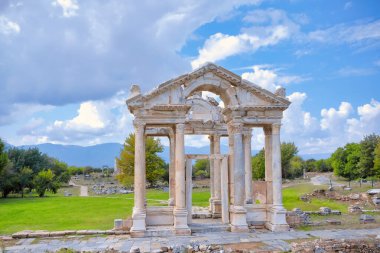 Karacasu 'daki Afrodisias (Afrodisias) Antik kenti - Aydın, Türkiye. Antik Aphrodisias şehrinin Tetrapylon Kapısı. Afrodizyak adı verilen en ünlü şehirler..