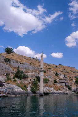 Eski Halfeti kasabası, Sanliurfa, Türkiye. Eski kasaba Halfeti yükselen suların altında kaldı..