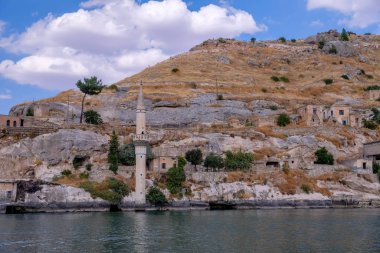 Eski Halfeti kasabası, Sanliurfa, Türkiye. Eski kasaba Halfeti yükselen suların altında kaldı..