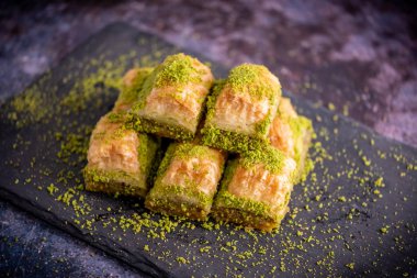 Ceviz, Pistachio Türk Tarzı Antep Baklava Sunumu. Türk mutfağından Baklava
