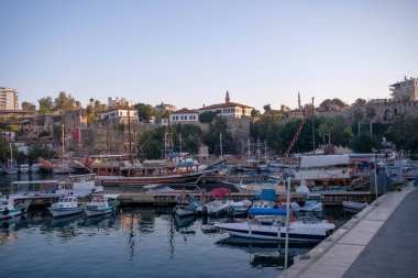  Antalya 'nın eski kenti (Kaleici). Antalya Kaleici Marina.