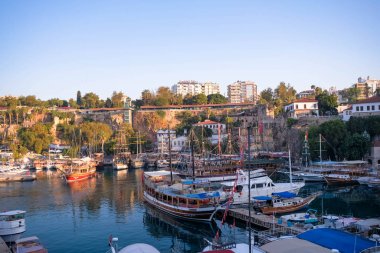  Antalya 'nın eski kenti (Kaleici). Antalya Kaleici Marina.