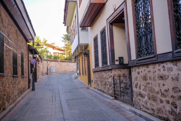 土耳其安塔利亚 卡利奇历史纠纷中的房屋 旧城堡街道 — 图库照片