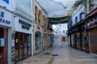 Bodrum kafe ve barlar. Bodrum sokakları ve pazar.