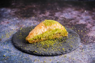 Pistachio Türk Baklava Havuc Dilimi. Geleneksel Türk Tatlısı. Ceviz, Pistachio Türk Tarzı Antep Baklava. Türk mutfağından Baklava. 