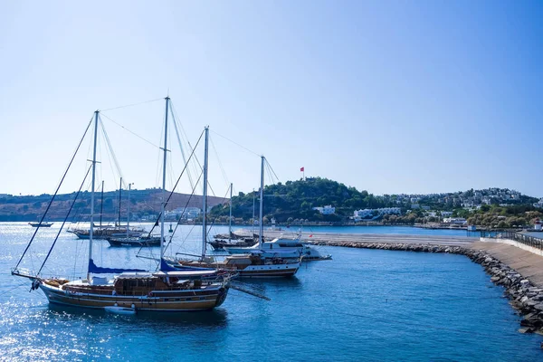 城市中心地带有城堡 海滩和码头 Bodrum Beach Traditional White Houses Boats Yachts Bodrum — 图库照片