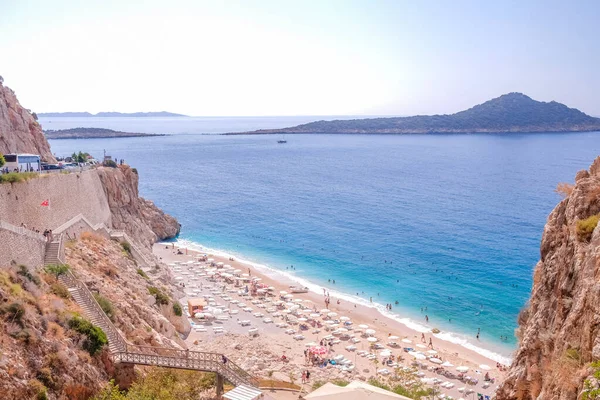 Παραλία Paradise Στο Kas Αττάλεια Τουρκία Άδεια Παραλία Κλειστές Ομπρέλες — Φωτογραφία Αρχείου