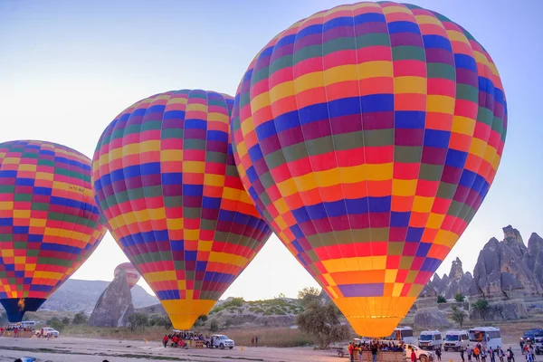 Luftballong Flyger Över Spektakulära Cappadocia — Stockfoto