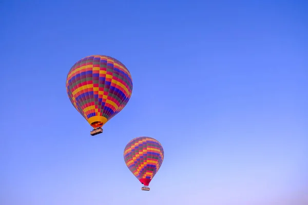 Hőlégballon Látványos Cappadocia Repül — Stock Fotó