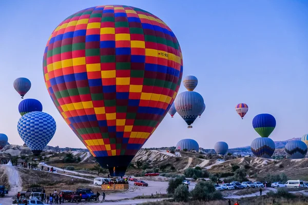 Montgolfière Survolant Spectaculaire Cappadoce — Photo