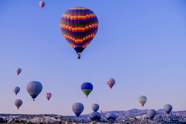 Hete Luchtballon Vliegen Spectaculaire Cappadocië — Stockfoto