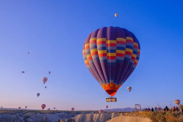 Hete Luchtballon Vliegen Spectaculaire Cappadocië — Stockfoto