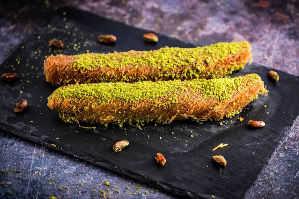 Postre Turco Kadayif Con Pistacho Polvo Birmania Kadayif —  Fotos de Stock