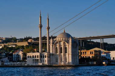 Ortaklık / Ortakoy Camii ve Boğaz Köprüsü.
