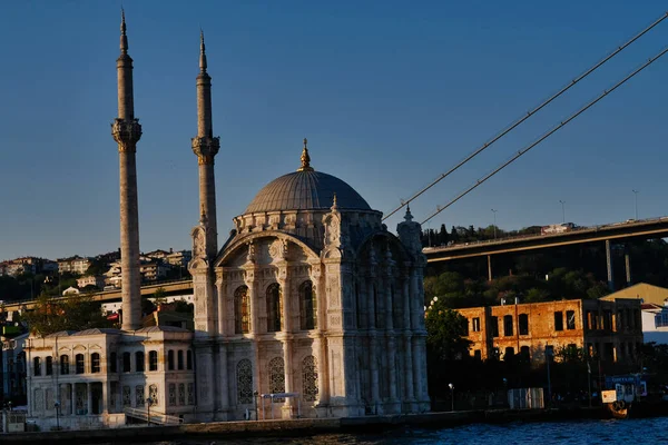 Ortaklık / Ortakoy Camii ve Boğaz Köprüsü.