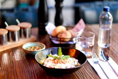 Lübnan yemeği. Özenle hazırlanmış geleneksel Lübnan yemekleri.