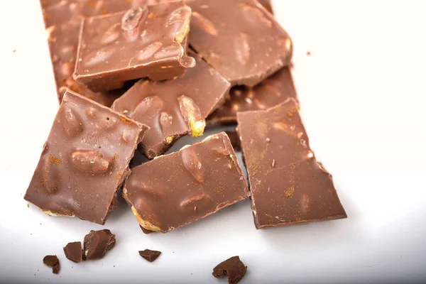 Chocolade Stukjes Hete Pistache Witte Achtergrond Biologische Snacks — Stockfoto