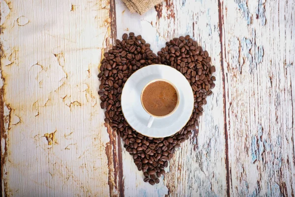 Török Kávé Kávébabban Mint Szív — Stock Fotó