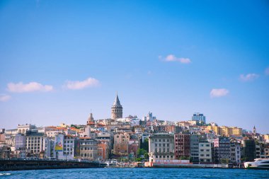 İstanbul Galata Kulesi ve tarihi evler   
