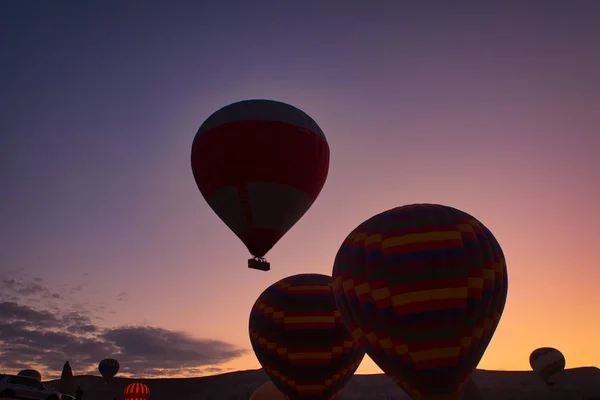 Hőlégballon Látványos Cappadocia Repül — Stock Fotó