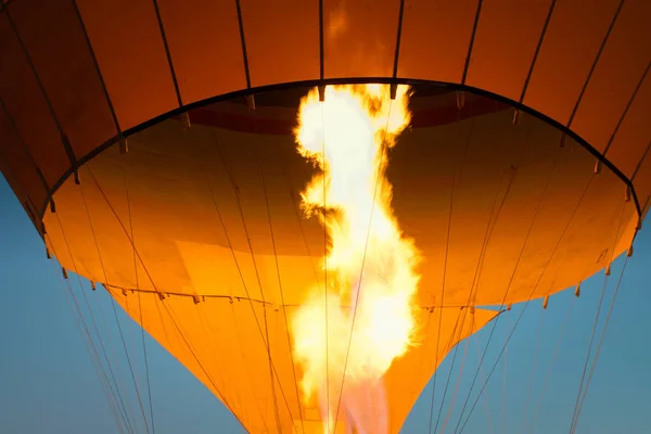 Varmluftsballong Som Förbereder Flygningen Med Gasvärme Från Propan Goreme Kappadokien — Stockfoto