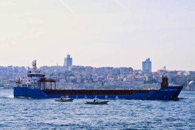 Bakire Kulesi 'nin manzarası. Bakire Kulesi Uskudar 'ın sularında ve Boğaz' ın temel taşı olarak kabul edilebilir. - Görüntü