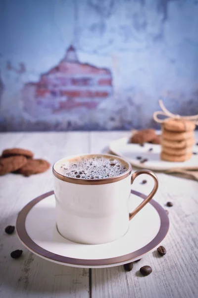 Roasted Brown Coffee Beans Hot Coffee Beautifully Stacked Cookies Chocolate — Stock Photo, Image