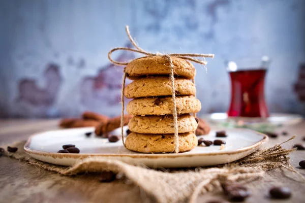 Traditional Turkish Tea Beautifully Stacked Cookies Wooden Table Chocolate Chip — Stock Photo, Image