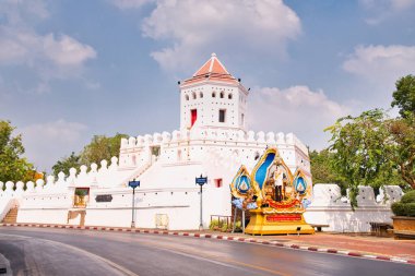 Bangkok 'taki Santichai Prakan Parkı' ndaki Phra Sumen Kalesi. 1783 'te potansiyel deniz istilasına karşı savunmak için inşa edildi..