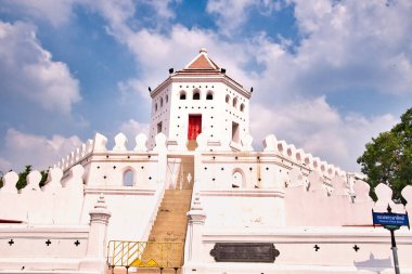 Bangkok 'taki Santichai Prakan Parkı' ndaki Phra Sumen Kalesi. 1783 'te potansiyel deniz istilasına karşı savunmak için inşa edildi..