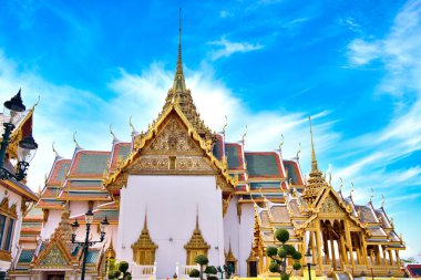 Büyük Saray ve Wat Pra Kaew Bulutlu ve Mavi Gökyüzü, Bangkok, Tayland