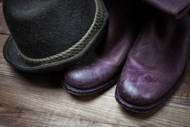 Batı Amerika rodeo kovboy kirli ve kullanılan kahverengi bot ve şapka