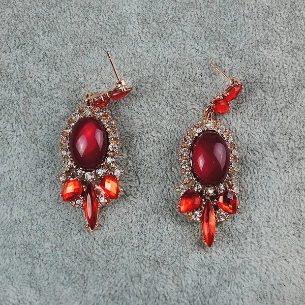 Boucles d'oreilles vintage femme — Photo