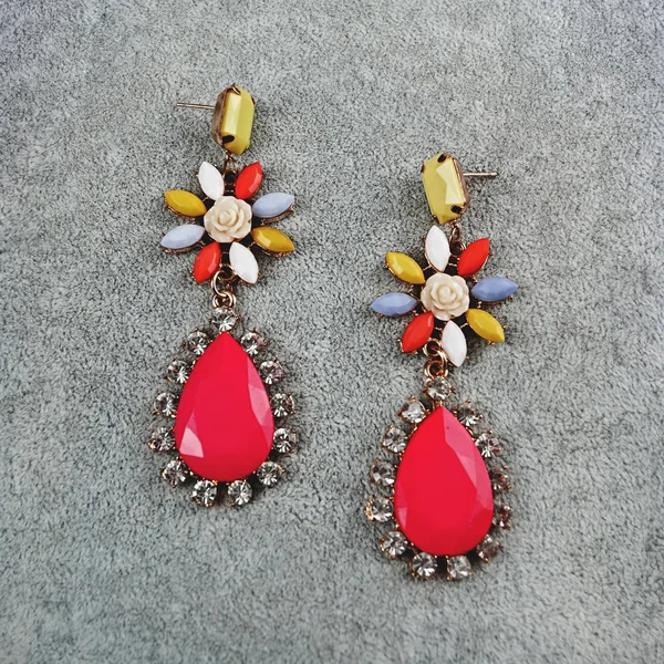 Female vintage earrings — Stock Photo, Image