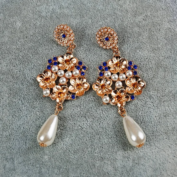 Paire de boucles d'oreilles vintage — Photo