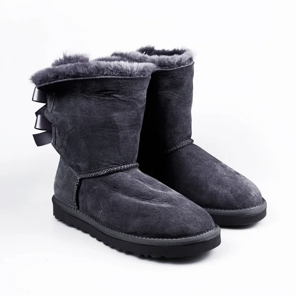 Winter grijze schoenen over Wit — Stockfoto