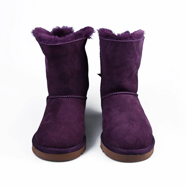 Зимняя фиолетовая обувь — стоковое фото