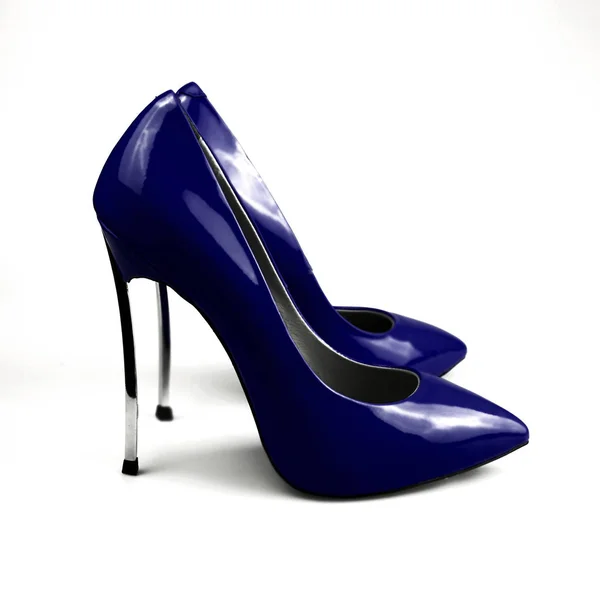 Beyaz üzerinde mavi kadın ayakkabı — Stok fotoğraf